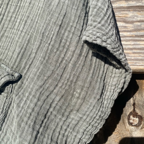 Rachel Paige Green Button-Up Crop Top - Picture 3 of 7